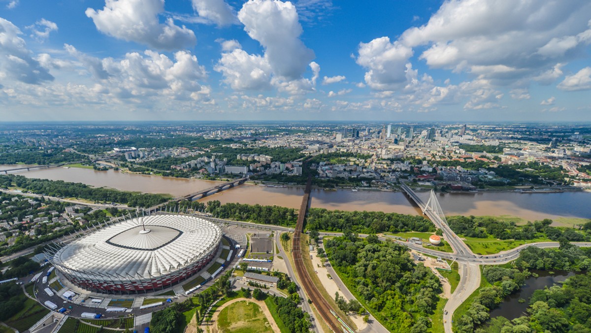 W sobotę 6 października odbędzie się dwunastogodzinne spotkanie rekolekcyjne "Stadion Młodych". Wydarzenie będzie miało miejsce w Warszawie na PGE Narodowym. Organizatorzy twierdzą, że we wspólnej modlitwie może wziąć udział nawet 70 tys. osób. Pomysłodawcą akcji jest ks. Rafał Jarosiewicz.