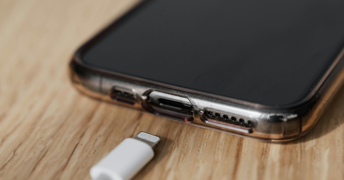 Mindenki rosszul tölti a telefonját, de nem tehet róla: viszont van fény az alagút végén!