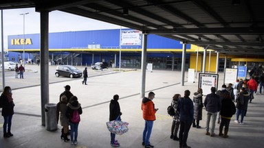 IKEA zaczęła sprawdzać certyfikaty covidowe. Nieszczepieni stoją w kolejkach