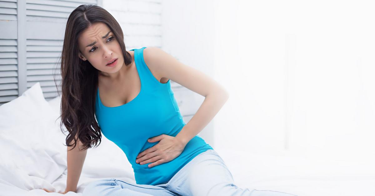 йога нм низ живота. девушка на животе снизу. девушки в спортивных трусах. федор шмидт 18. молодая женщина боль в животе.