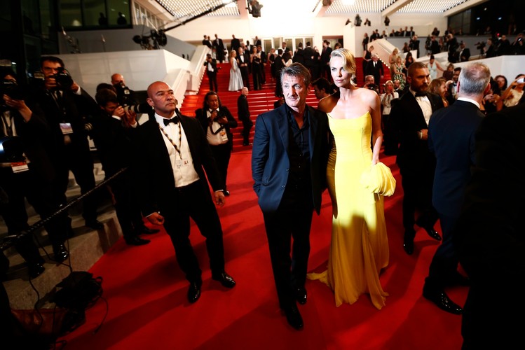 Sean Penn i Charlize Theron na premierze 'Mad Max: Na drodze gniewu' w Cannes