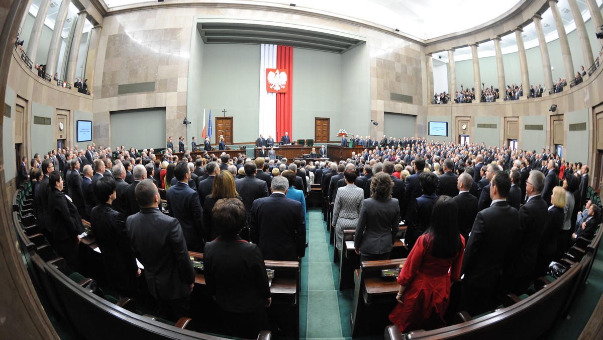 Rozsądne i poważne - tak były prezydent Aleksander Kwaśniewski ocenił wystąpienie prezydenta Bronisława Komorowskiego na inauguracyjnym posiedzeniu Sejmu. Jego zdaniem obecna kadencja Sejmu będzie charakteryzowała się zarówno stabilnością, jak i ruchami w opozycji.