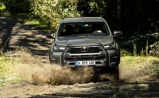 Umowa za 38 mln euro. Czesi kupią nawet 1200 terenówek Toyota Hilux dla wojska