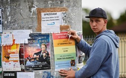 Pierwszy Marsz Równości przeszedł przez Radomsko. Policja zatrzymała osobę, która ukradła tęczową flagę