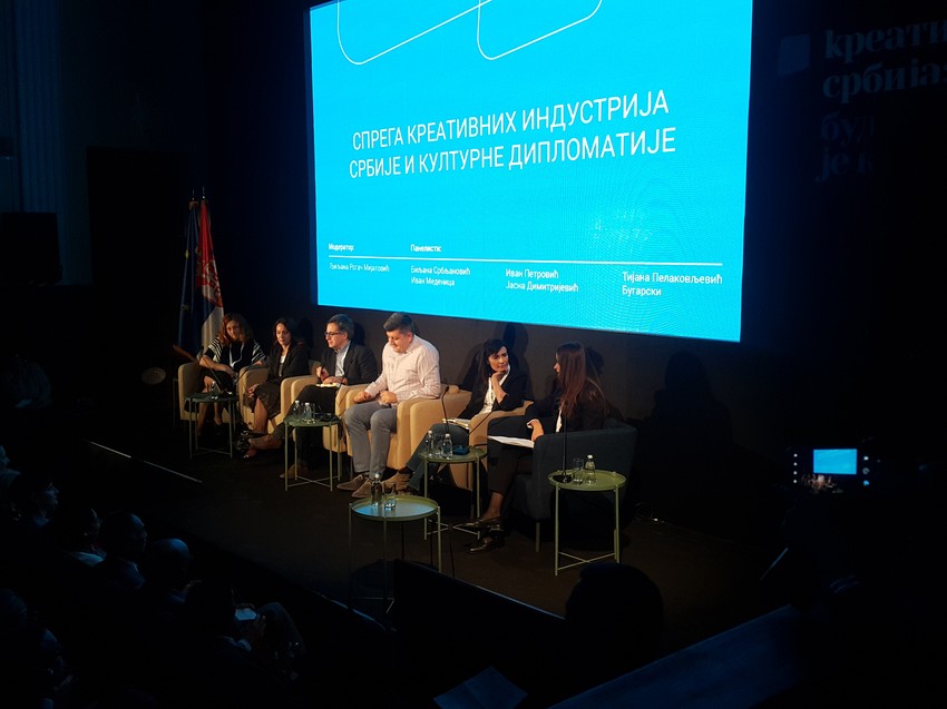 Biljana Srbljanović: Mladima u Srbiji teško do šanse