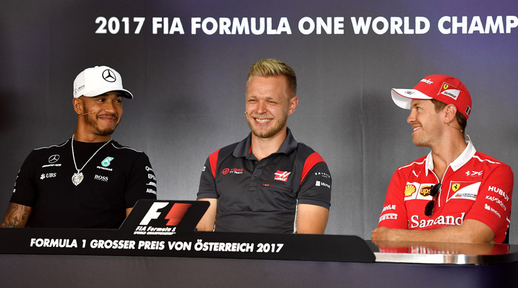Békét kötött Lewis Hamilton (balra) és Sebastian Vettel (jobbra) /Fotó: AFP