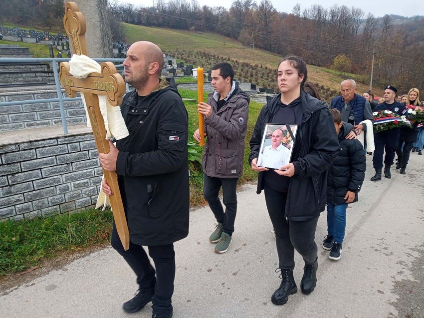 Policajac Marko Popović sahranjen danas na groblju u Sevojnu