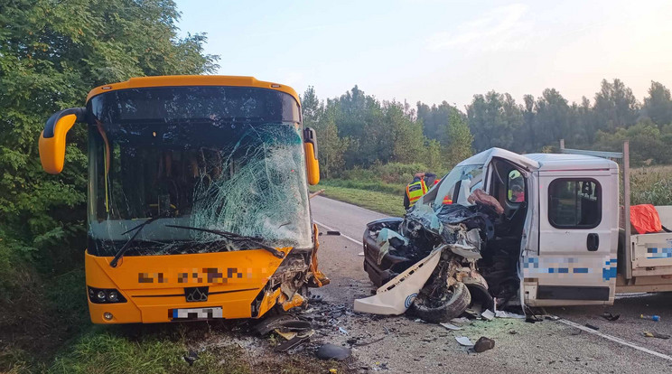 Közlekedési baleset Bátaszéknél / Fotó: Bátaszéki ÖTP és Szekszárdi HTP