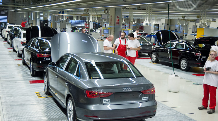 Az utolós pillanatban megegyeztek, nem sztrájkolnak az Audi gyár dolgozói / Fotó: MTI - Krizsán Csaba