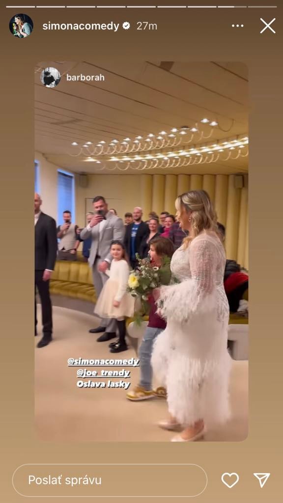 Veľký deň dvoch slovenských komikov. Simona Salátová a Teodor First alias Joe Trendy sú manželia.