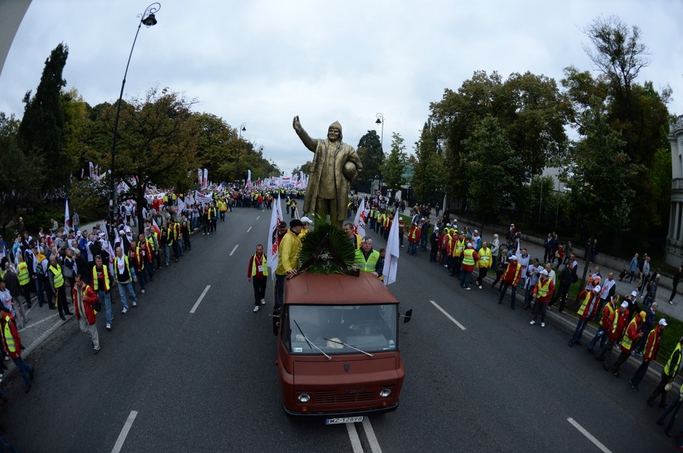 Związkowcy protestują w Warszawie