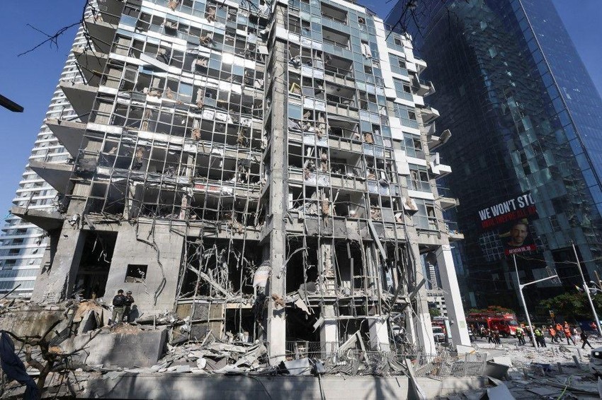 Još jedna pogođena zgrada u Ramat Ganu | Foto: REUTERS/Nir Elias