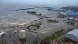Tsunami po trzęsieniu ziemi. Hawaje i Japonia - widać, że wody przybywa w mgnieniu oka