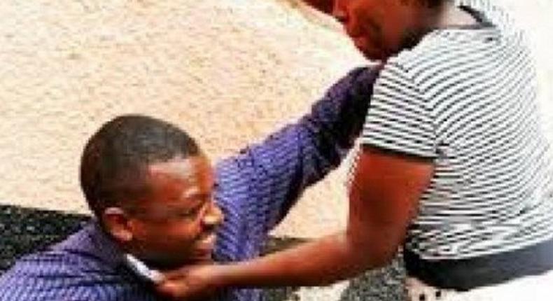 Side chick flees as husband ‘chops’ slaps from ‘boss chick’ (Video)