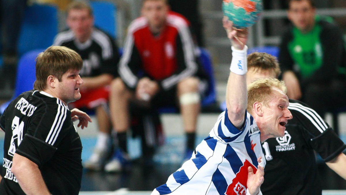 W pierwszym meczu 3. rundy pucharu EHF piłkarze ręczni Orlenu Wisły Płock wygrali z rosyjskim zespołem Sungul Snieżynsk 37:23 (15:10). Rewanż za tydzień w Rosji.