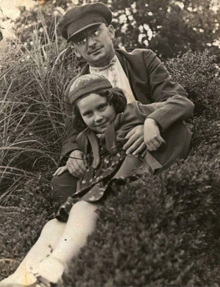 Ławrientij Beria był przez lata wiernym wykonawcą poleceń Stalina. Na zdjęciu z jego córką — Swietłaną. Fot. Heritage Images / Contributor / Getty Images