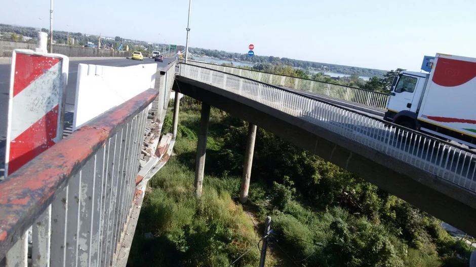 Probijena ograda na mostu