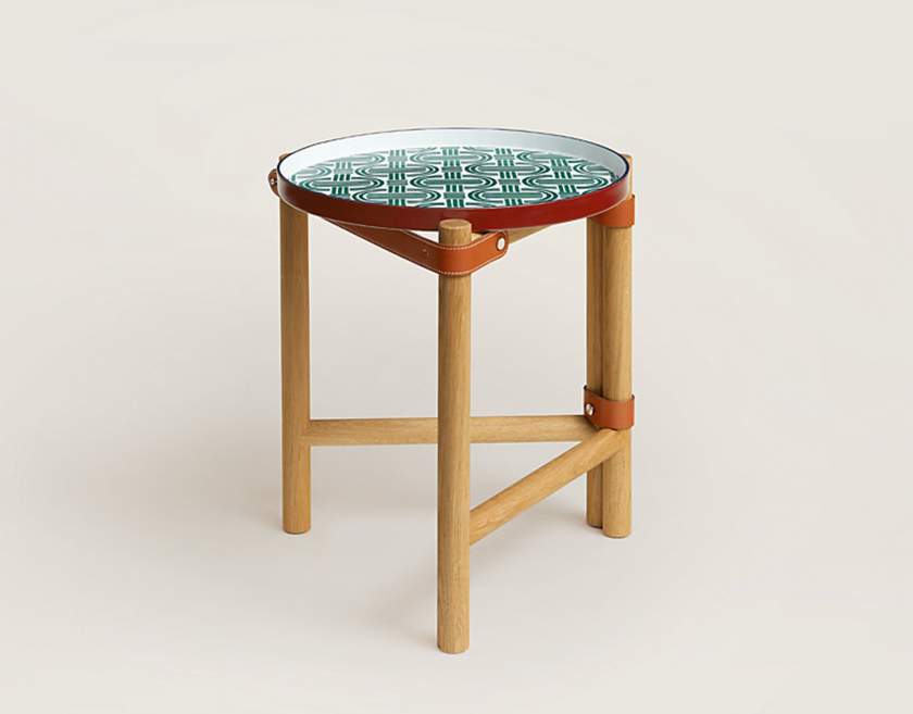Klappbarer Beistelltisch «Les Trotteuses d'Hermès» mit verziertem Porzellan für 4900 Franken, bei Hermès Maison erhältlich.