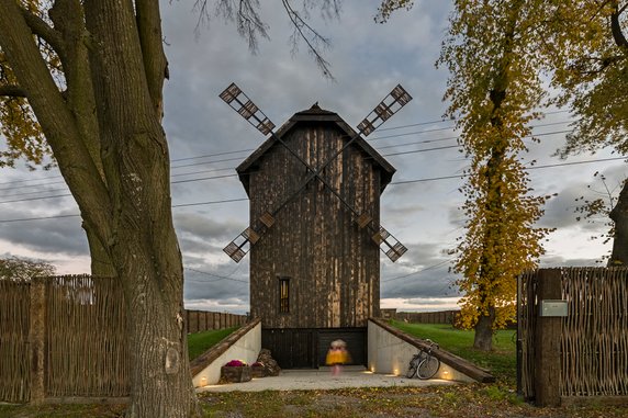 Dom w starym wiatraku na Lubelszczyźnie. Architekci zmienili ruinę w cudo!