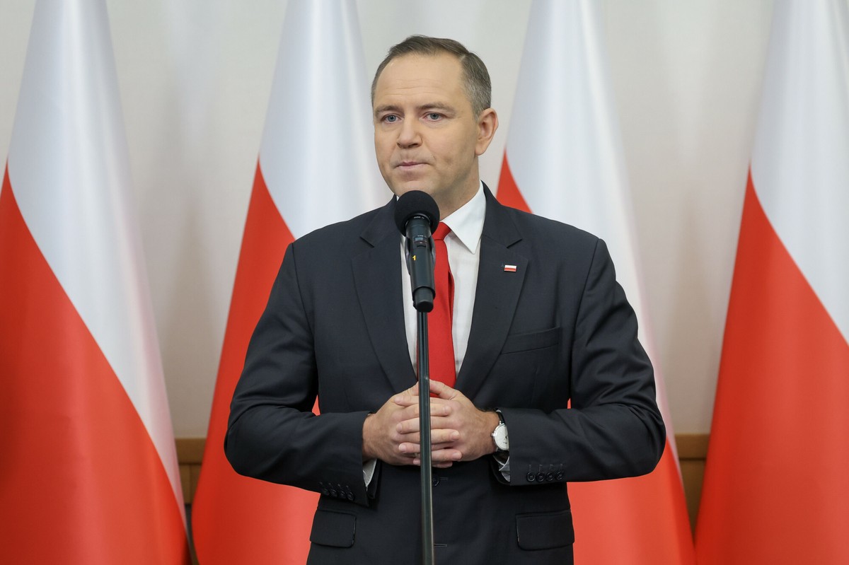 Karol Nawrocki podczas kampanii prezydenckiej otrzymał wsparcie klubu PiS. Prezydent elekt i klub PiS spotkają się podczas posiedzenia Sejmu w lipcu.
