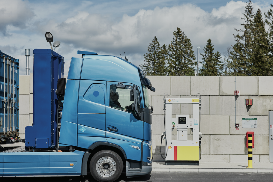 Pojazdy ciężarowe Volvo Trucks zasilane wodorowymi ogniwami paliwowymi mogą mieć zasięg nawet do 1 tys. km.