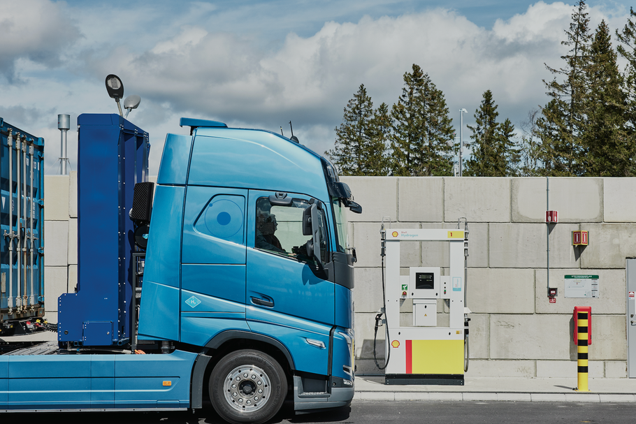 Pojazdy ciężarowe Volvo Trucks zasilane wodorowymi ogniwami paliwowymi mogą mieć zasięg nawet do 1 tys. km.