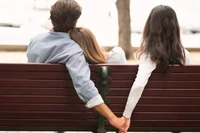 Jeśli spotkanie na mieście, to w bistro oddalonym o 50 km. Olga już pięć lat czeka, aż kochanek się rozwiedzie