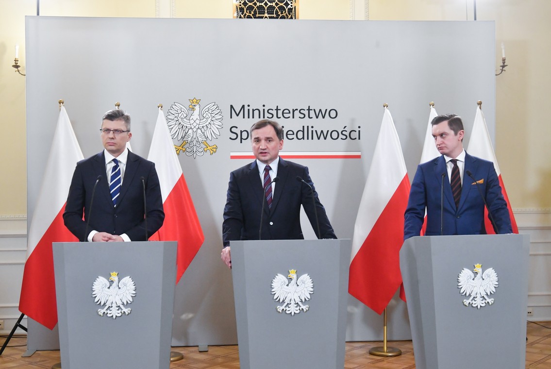 Kierownictwo Ministerstwa Sprawiedliwości: wiceminister Marcin Warchoł, minister Zbigniew Ziobro oraz wiceminister Sebastian Kaleta