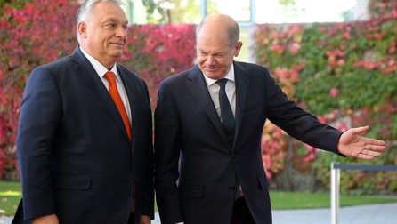 Valóban különlegesnek számít Orbán Viktor fizetése? Ennyit keresnek az európai kormányfők