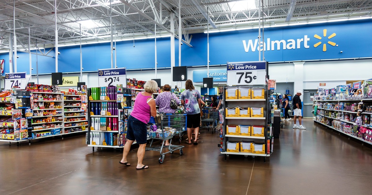 Walmart says this store manager could earn half a million dollars this ...