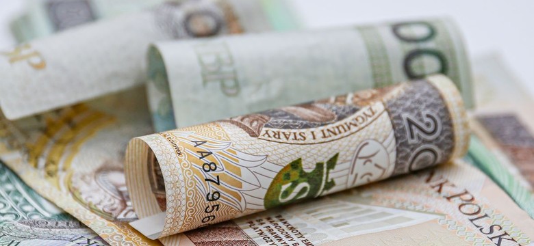 Zasiłek pielęgnacyjny 215,84 zł (0 zł podwyżki?). Świadczenie pielęgnacyjne 3259 zł (271 zł podwyżki)