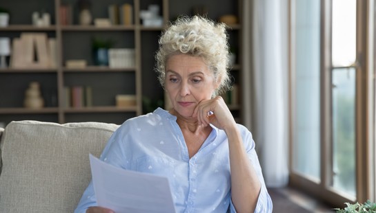 Umiarkowany stopień niepełnosprawności 2026: ulgi, zniżki, świadczenia i przywileje pracownicze [LISTA]