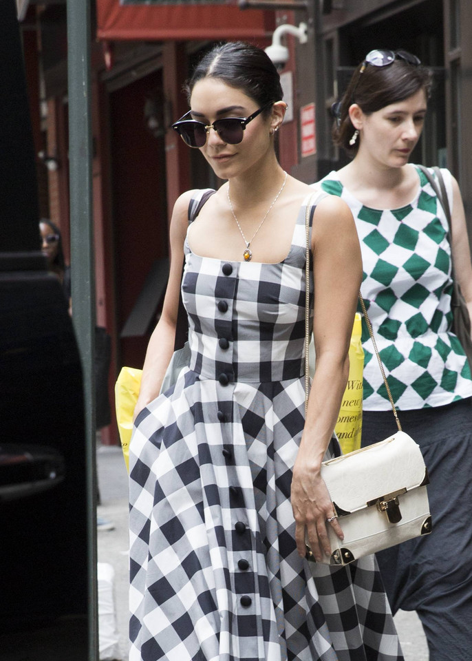 Piękna Vanessa Hudgens w stylu retro