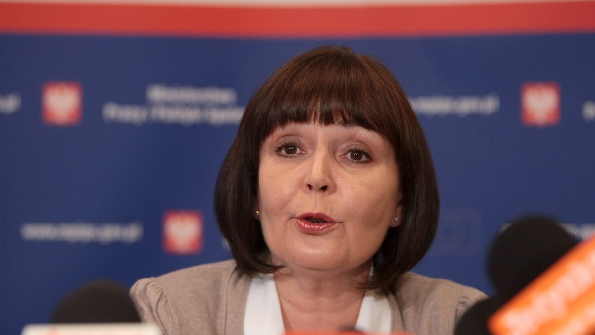 Dymisja Agnieszki Chłoń-Domińczak z funkcji wiceministra budzi emocje. Jak ocenił Stanisław Janecki, red. nacz. "Wprost", powody jej odejścia są inne niż przedstawia to jej była już przełożona, Jolanta Fedak. Dziennikarz zasugerował w "Śniadaniu w Trójce", że pani minister ma problem z alkoholem i czuła się zagrożona przez swoją bardziej kompetentną zastępczynię.