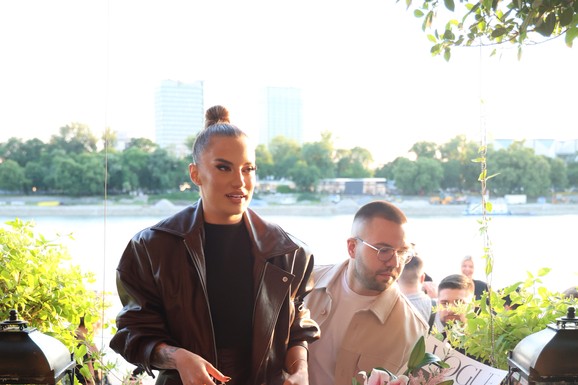 (VIDEO) "OPLJAČKANA SAM" Barbara Bobak doživela pakao na Tenerifima, pa otkrila SA KOLIKO PARA MESEČNO ŽIVE PEVAČI: Cifra nije nimalo glamurrozna