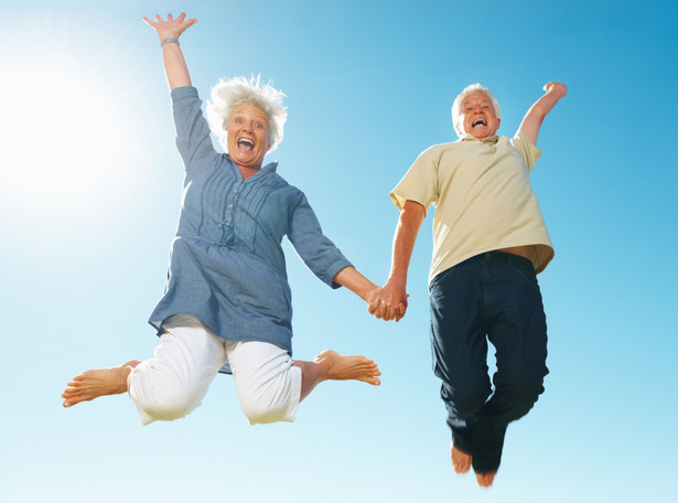 Seniorzy są zadowoleni z życia i żyją niemal dostatnio