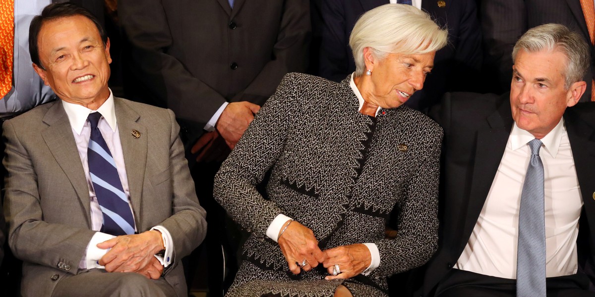 Od lewej: japoński minister finansów Taro Aso, obecna szefowa EBC Christine Lagarde i prezes Fed Jerome Powell.