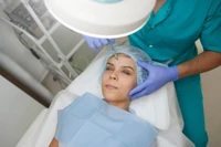 Malwina wystraszyła się dziwnych śladów po zabiegu u kosmetologa. Usłyszała, że napada na branżę