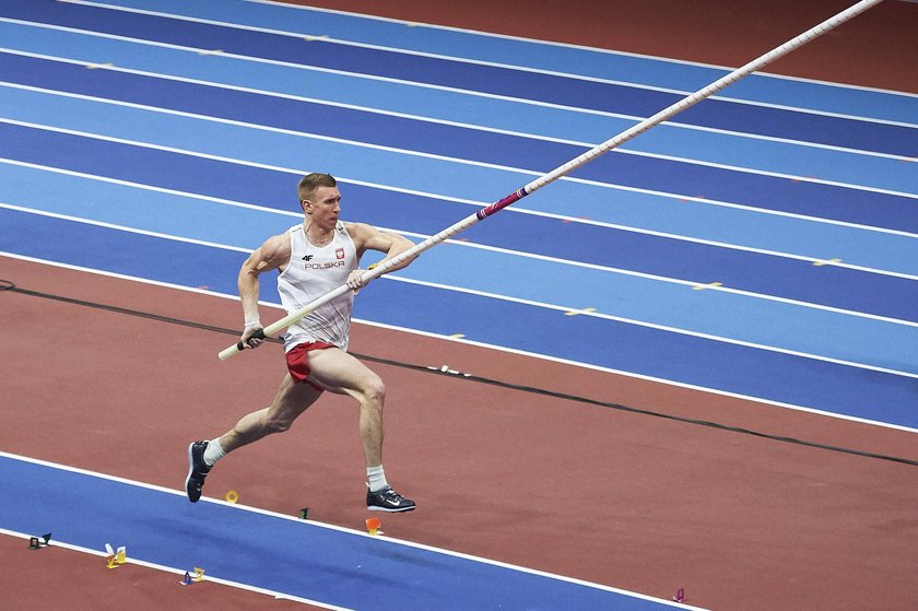 Piotr Lisek (28 l.) to „zwierze” halowe. Polski tyczkarz sam tak o sobie mówi, bo lubi startować zimą pod dachem. 