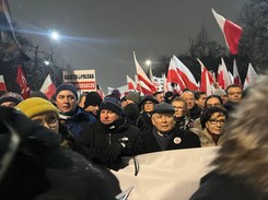 'Protest Wolnych Polaków' dotarł do Kancelarii Premiera. Prezes PiS: Dziękuję, że dotrwaliście, ale...