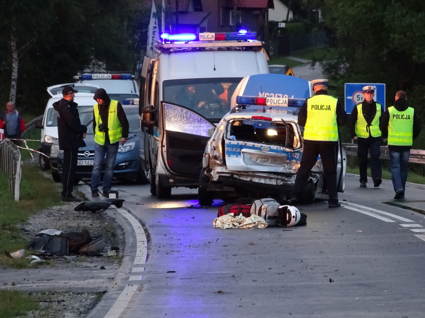 Policjant z Olsztyna doprowadził do śmiertelnego wypadku wpadając radiowozem w grupę motocyklistów