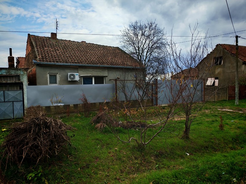 Kuća u Dolovu gde su kineski državljani držali zatočene žene