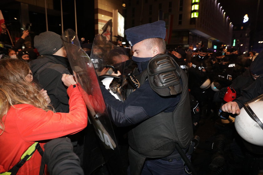 Trwają protesty w Warszawie - interweniowała policja