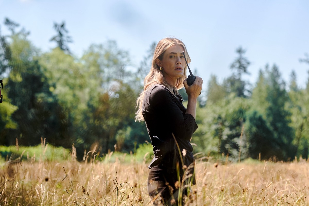 Melissa Roxburgh jako Rebecca Henderson w serialu "The Hunting Party"