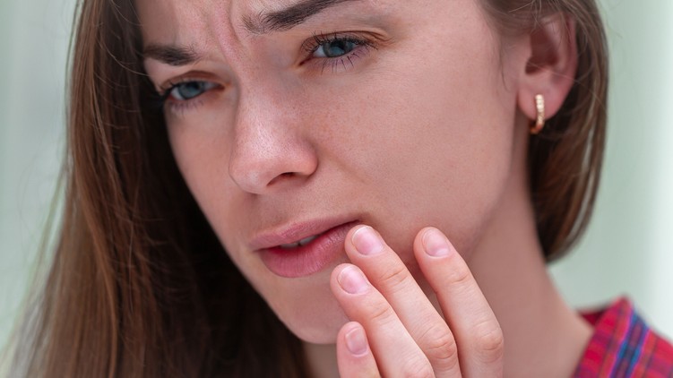 mi ajakduzzanat cheilitis