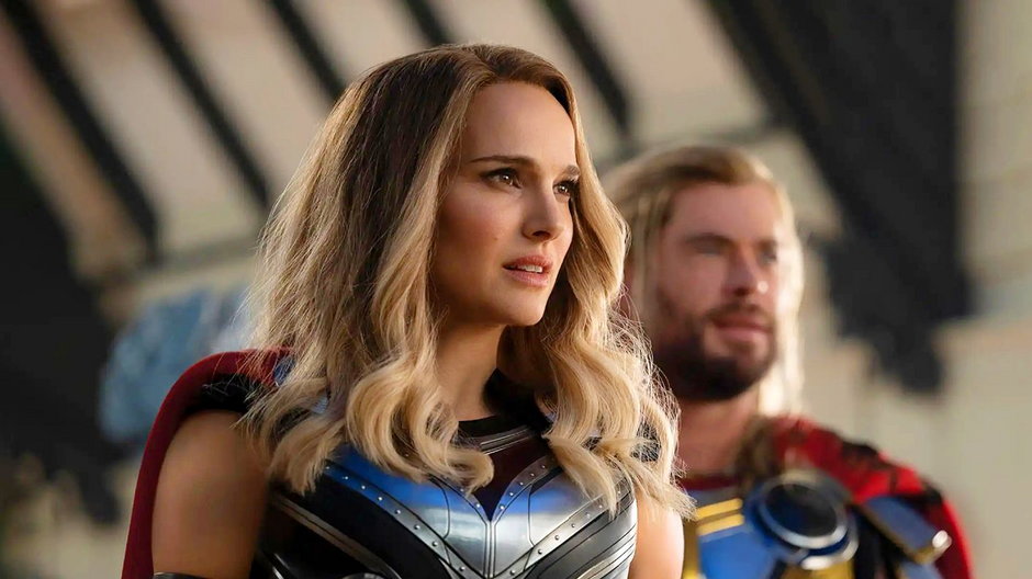 Natalie Portman i Chris Hemsworth w filmie "Thor: Miłość i grom"