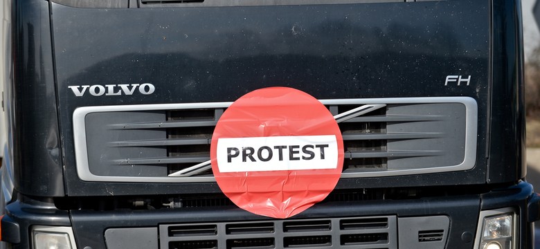 Protestują przewoźnicy. Tiry blokują Polskę. ZDJĘCIA