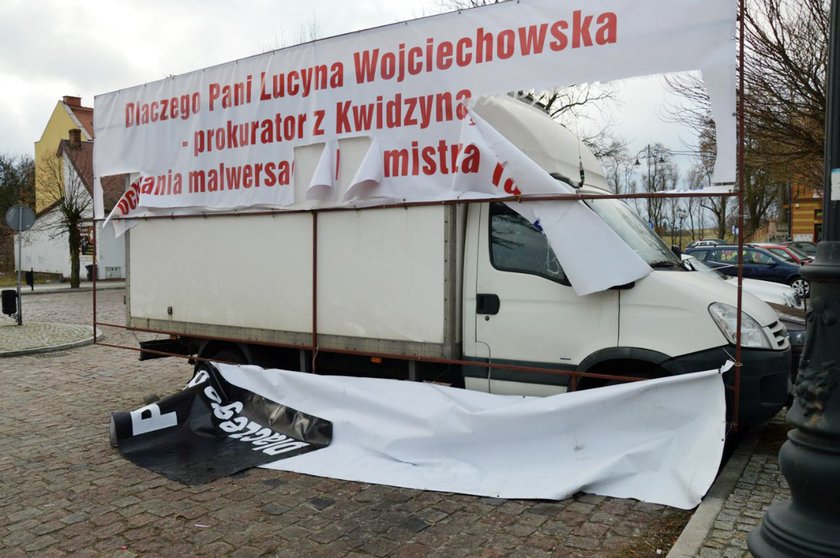 Burmistrz Sztumu pociął baner krytykujący władze miasta