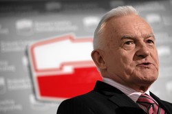 Miller przechodzi do ataku: Kwaśniewski zakłada polityczny kabaret