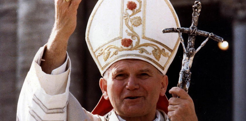 Benedykt XVI podarował nam pamiątki po Janie Pawle II